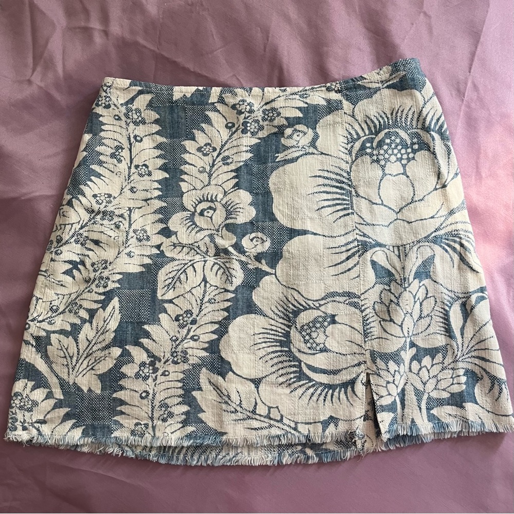 urban outfitters floral blue & white mini skirt 💙